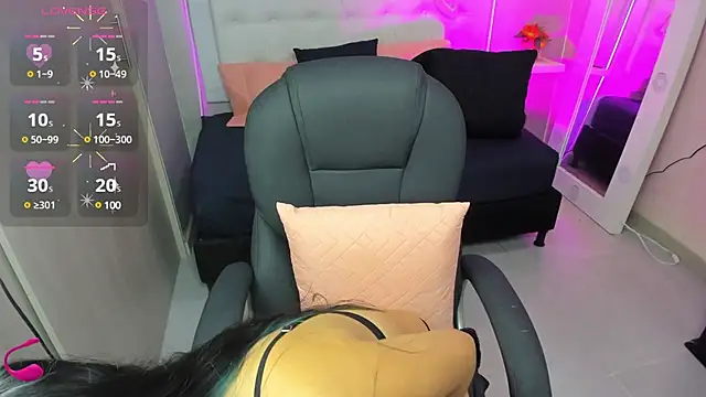 Snapshot of EMALINDA__HILSS chatting on 03-12-25, 11:53 EMALINDA HILSS online show from 03-12-25, 11:53