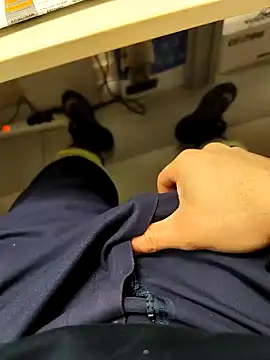 Snapshot of coppiapazza chatting on 12-21-24, 09:23 coppiapazza online show from 12-21-24, 09:23