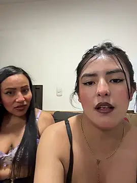 Snapshot of kim_zaratte chatting on 05-19-26, 04:30 kim zaratte online show from 05-19-26, 04:30