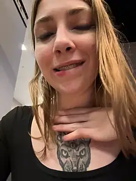 Snapshot of Sunny___Bunny chatting on 12-15-24, 03:20 Sunny Bunny online show from 12-15-24, 03:20