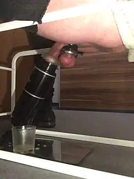 Snapshot of Inseminator69 chatting on 12-12-24, 12:01 Inseminator69 online show from 12-12-24, 12:01