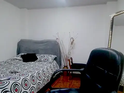 Snapshot of Hanna-33 chatting on 09-14-25, 06:40 Hanna-33 online show from 09-14-25, 06:40