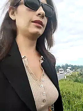 Snapshot of Alysson-- chatting on 01-02-25, 12:46 Alysson-- online show from 01-02-25, 12:46
