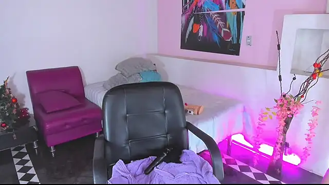 Snapshot of lunoxx_ chatting on 12-29-24, 01:28 lunoxx online show from 12-29-24, 01:28