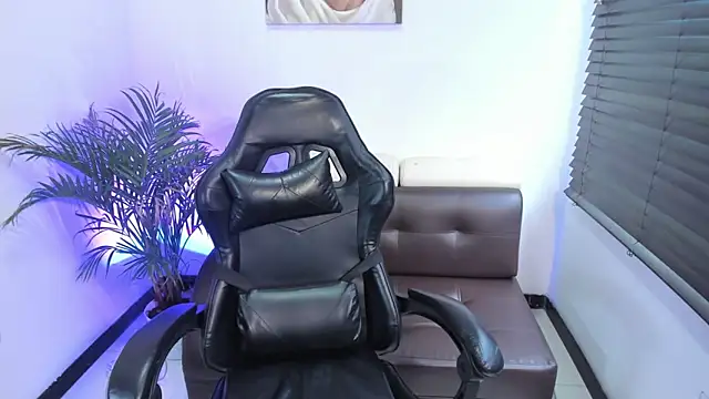 Snapshot of lunoxx_ chatting on 11-14-25, 04:49 lunoxx online show from 11-14-25, 04:49