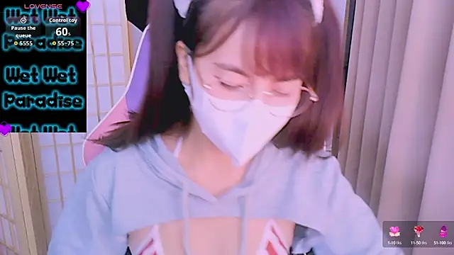 Snapshot of desiregirl69 chatting on 09-26-25, 03:38 desiregirl69 online show from 09-26-25, 03:38