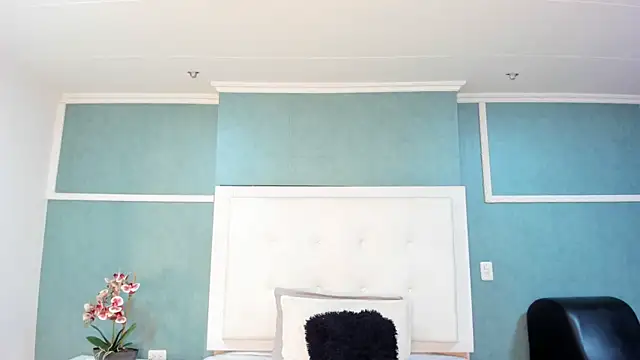 Khenta Michells online show from 09-20-25, 10:49