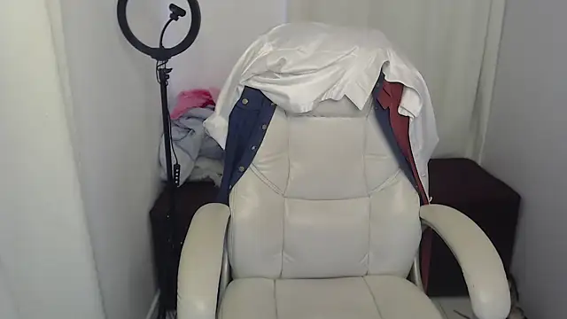 Snapshot of Abby_Halliwey chatting on 12-21-24, 05:51 Abby Halliwey online show from 12-21-24, 05:51