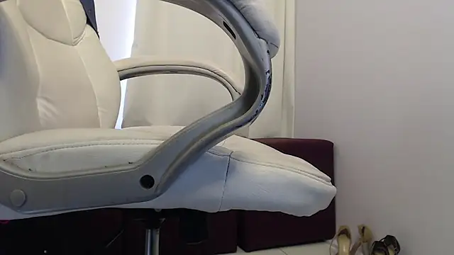 Snapshot of Abby_Halliwey chatting on 12-29-24, 05:22 Abby Halliwey online show from 12-29-24, 05:22