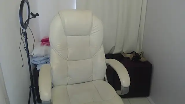 Snapshot of Abby_Halliwey chatting on 01-03-25, 03:44 Abby Halliwey online show from 01-03-25, 03:44