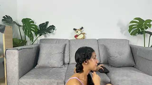 Snapshot of Antonella_and_axel_ chatting on 12-08-24, 06:54 Antonella and axel online show from 12-08-24, 06:54