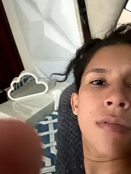 Snapshot of Antonella_and_axel_ chatting on 09-15-25, 09:15 Antonella and axel online show from 09-15-25, 09:15