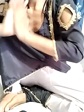 Snapshot of Cute-Ridhima chatting on 03-09-25, 05:33 Cute-Ridhima online show from 03-09-25, 05:33