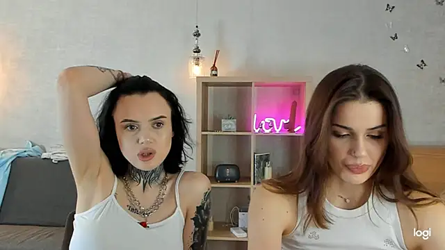 Snapshot of KeithTown chatting on 12-23-24, 08:33 KeithTown online show from 12-23-24, 08:33