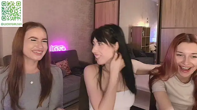 Snapshot of KeithTown chatting on 10-09-25, 05:33 KeithTown online show from 10-09-25, 05:33