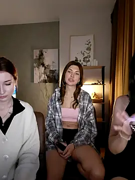 Snapshot of KeithTown chatting on 11-30-25, 06:23 KeithTown online show from 11-30-25, 06:23