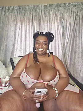 Snapshot of ThickianaRider chatting on 10-28-25, 10:30 ThickianaRider online show from 10-28-25, 10:30