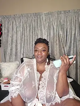 Snapshot of ThickianaRider chatting on 11-22-25, 03:33 ThickianaRider online show from 11-22-25, 03:33