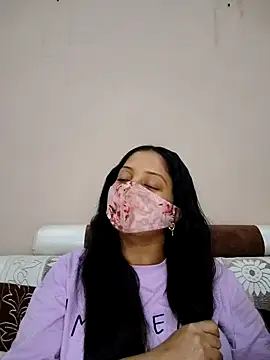 Snapshot of bigtitsqueen chatting on 10-26-25, 06:19 bigtitsqueen online show from 10-26-25, 06:19