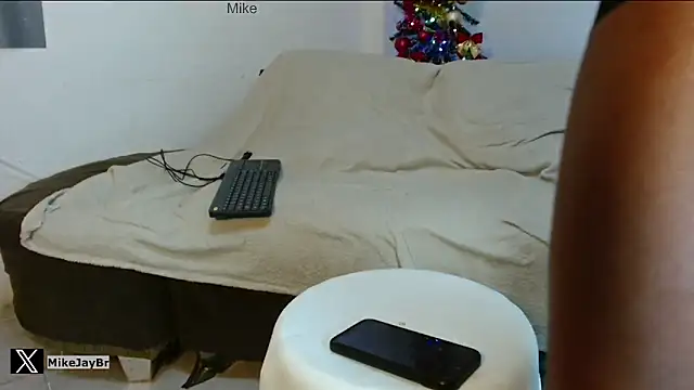 mikejaybra online show from 12-17-24, 06:35