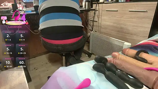 misteryman1956 online show from 12-17-25, 08:42