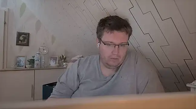 Snapshot of der_alex38 chatting on 02-11-25, 10:18 der alex38 online show from 02-11-25, 10:18