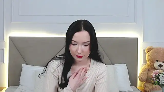 LeilaLow online show from 12-17-24, 03:06