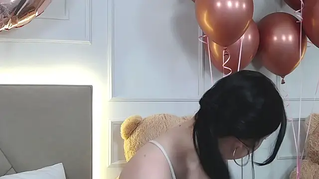 LeilaLow online show from 02-20-25, 03:08