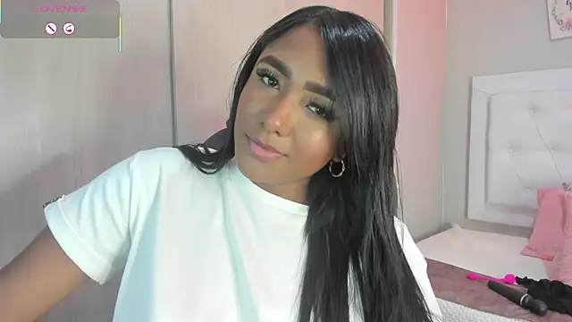 Snapshot of nicole__parker1 chatting on 02-05-26, 06:34 nicole parker1 online show from 02-05-26, 06:34