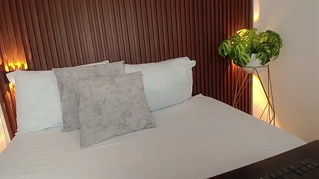 Snapshot of lindaa_natashaa chatting on 12-02-24, 03:14 lindaa natashaa online show from 12-02-24, 03:14