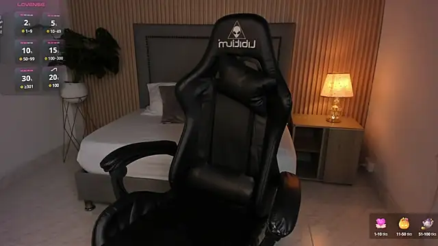 Snapshot of lindaa_natashaa chatting on 02-08-25, 02:15 lindaa natashaa online show from 02-08-25, 02:15