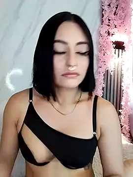 Snapshot of Nanda_Vixen chatting on 09-11-25, 10:21 Nanda Vixen online show from 09-11-25, 10:21