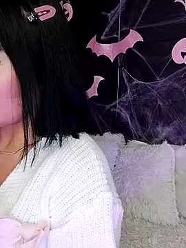 Snapshot of Nanda_Vixen chatting on 10-29-25, 11:06 Nanda Vixen online show from 10-29-25, 11:06