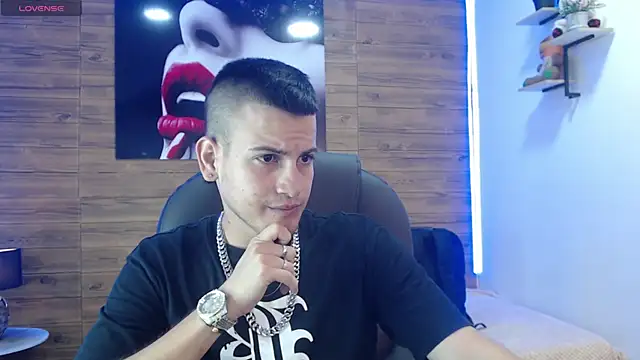 Snapshot of Cerokershelby chatting on 02-08-25, 09:04 Cerokershelby online show from 02-08-25, 09:04