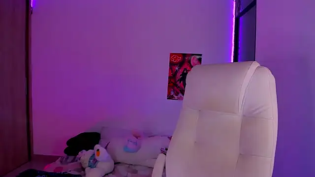 Snapshot of Cheelsea_ chatting on 02-22-25, 04:40 Cheelsea  online show from 02-22-25, 04:40