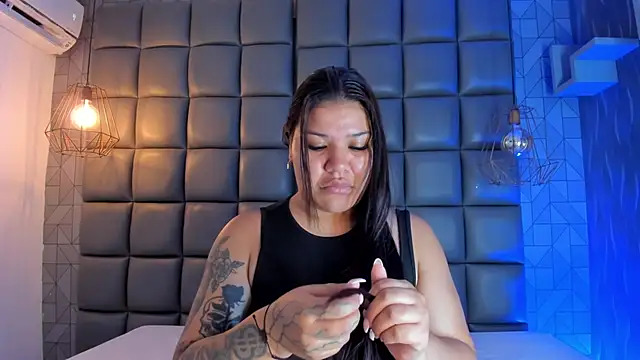 Snapshot of mile_uribe chatting on 03-06-25, 02:09 mile uribe online show from 03-06-25, 02:09