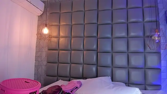 Snapshot of mile_uribe chatting on 09-27-25, 03:11 mile uribe online show from 09-27-25, 03:11