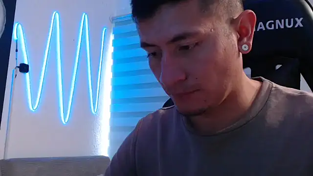 Snapshot of team_dinamite69 chatting on 10-21-25, 02:40 team dinamite69 online show from 10-21-25, 02:40