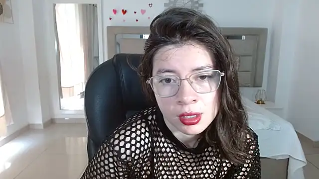 Snapshot of zoecruzz chatting on 09-26-25, 02:54 zoecruzz online show from 09-26-25, 02:54