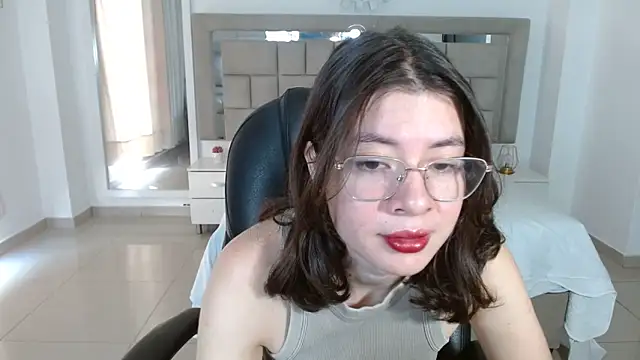 Snapshot of zoecruzz chatting on 10-09-25, 03:32 zoecruzz online show from 10-09-25, 03:32
