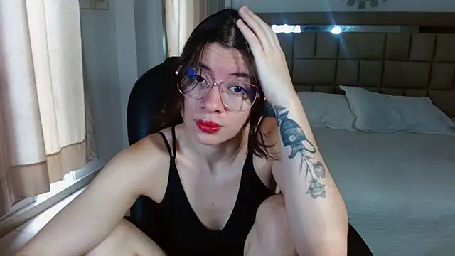 zoecruzz online show from 11-29-25, 03:15