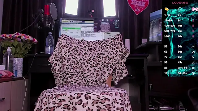 Snapshot of Raissa_sky26 chatting on 10-23-25, 02:33 Raissa sky26 online show from 10-23-25, 02:33