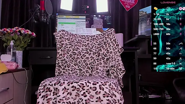 Snapshot of Raissa_sky26 chatting on 11-09-25, 03:38 Raissa sky26 online show from 11-09-25, 03:38