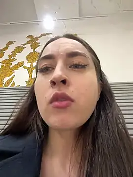 Snapshot of Holly_Play chatting on 12-24-24, 12:44 Holly Play online show from 12-24-24, 12:44
