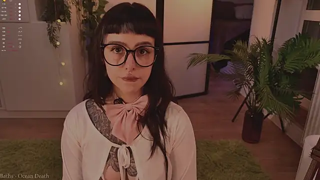 MichaellaMoon online show from 11-13-25, 04:39