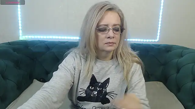 Snapshot of IvanaCharm chatting on 02-12-25, 04:23 IvanaCharm online show from 02-12-25, 04:23