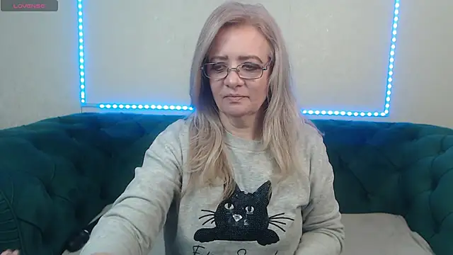 Snapshot of IvanaCharm chatting on 02-15-25, 04:47 IvanaCharm online show from 02-15-25, 04:47