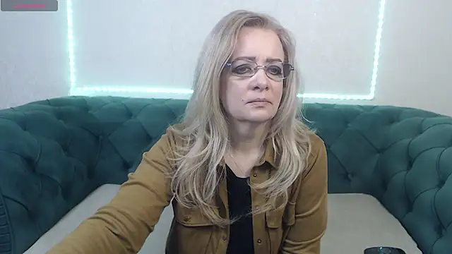 Snapshot of IvanaCharm chatting on 02-24-25, 04:16 IvanaCharm online show from 02-24-25, 04:16