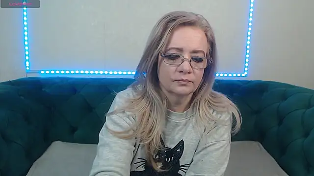 Snapshot of IvanaCharm chatting on 03-07-25, 04:24 IvanaCharm online show from 03-07-25, 04:24