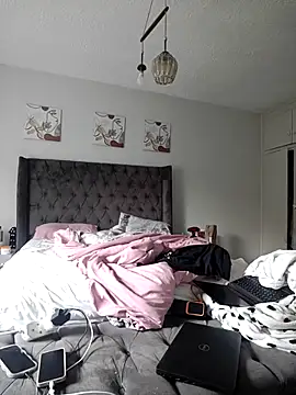 Snapshot of Drippincaty chatting on 11-11-25, 09:09 Drippincaty online show from 11-11-25, 09:09